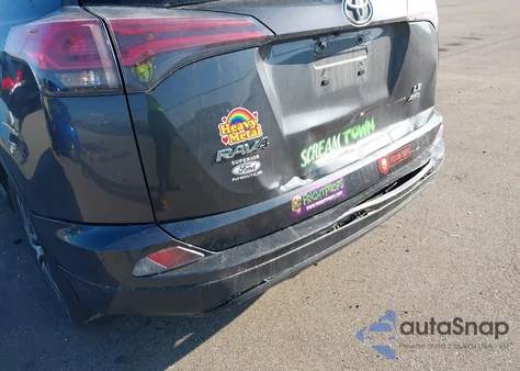 2017 Toyota Rav4 Le z USA, uszkodzony, nr VIN JTMBFREV3HJ144115